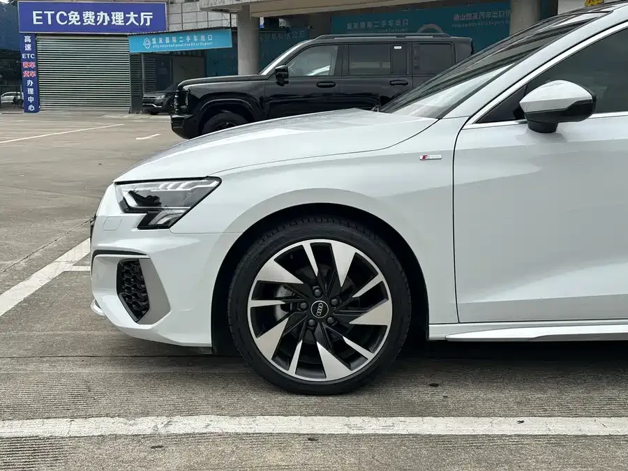 Audi A3 2023 A3L Limousine 35 TFSI Fashion Sports 2023 — миниатюра 4