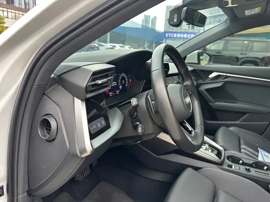 Audi A3 2023 A3L Limousine 35 TFSI Fashion Sports 2023 — миниатюра 5