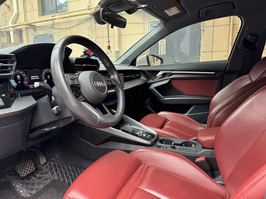Audi A3 2021 Sportback 35 TFSI Enterprising and Elegant Model 2022 — миниатюра 5