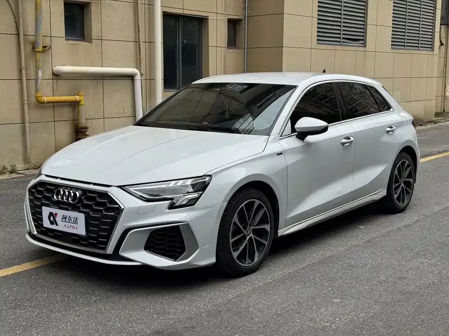 Audi A3 2021 Sportback 35 TFSI Enterprising and Elegant Model 2022 — фото 1, купить с доставкой в Москву