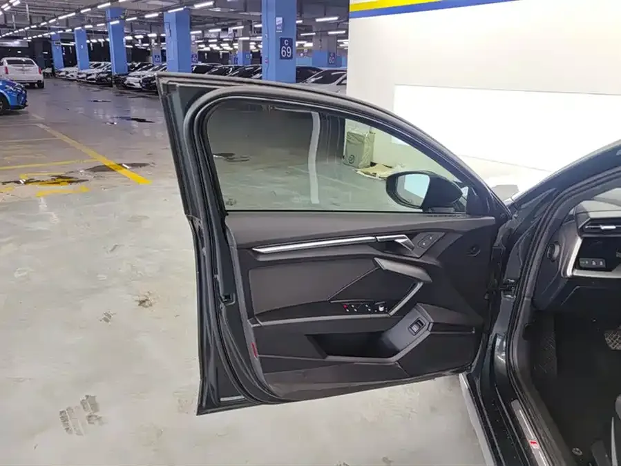 Audi A3 2021 A3L Limousine 35 TFSI aggressive and sporty 2022 — миниатюра 4