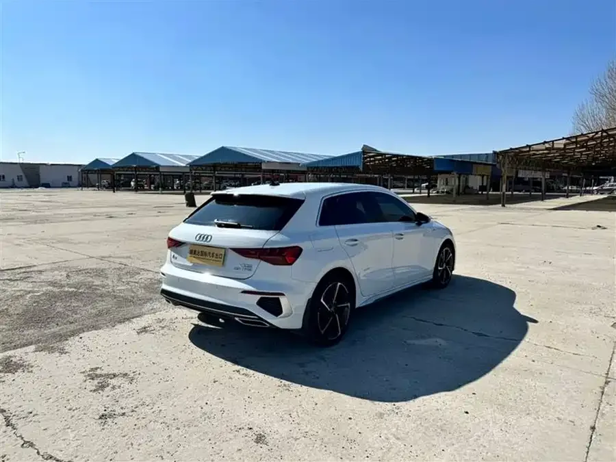 Audi A3 2022 Sportback 35 TFSI stylish and sporty 2022 — миниатюра 2