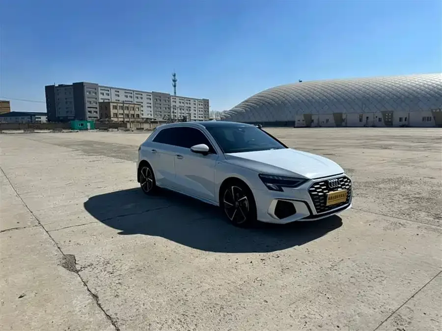 Audi A3 2022 Sportback 35 TFSI stylish and sporty 2022 — миниатюра 3