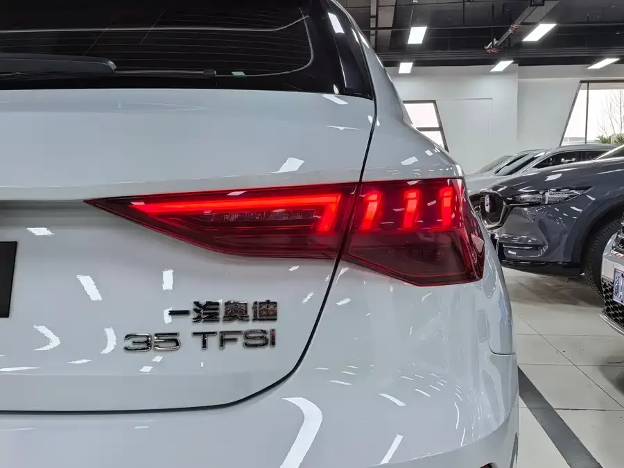 Audi A3 2022 Sportback 35 TFSI stylish and sporty 2022 — миниатюра 2