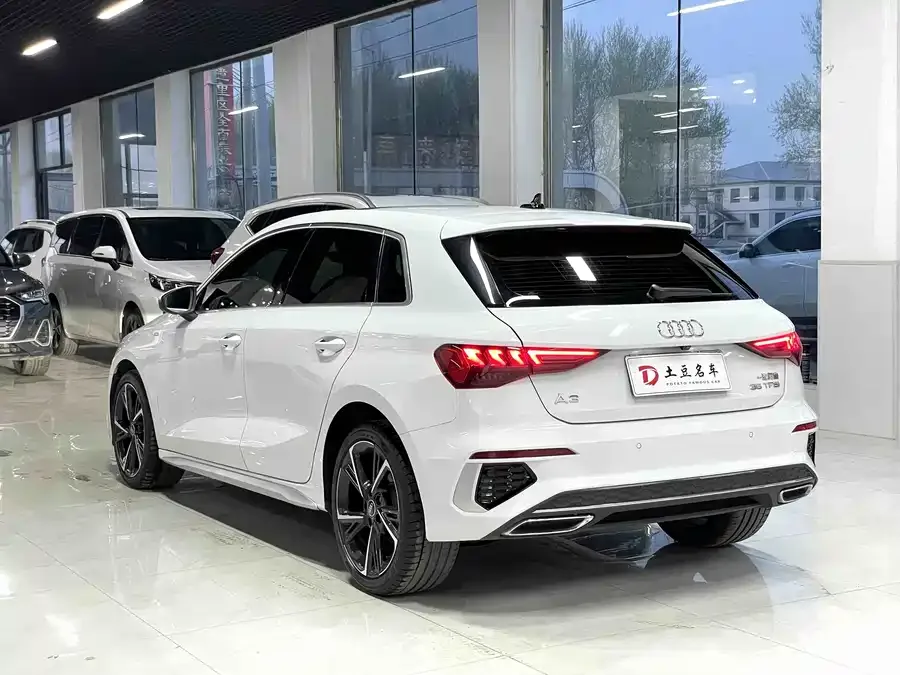 Audi A3 2023 facelift Sportback 35 TFSI stylish and sporty 2023 — миниатюра 4