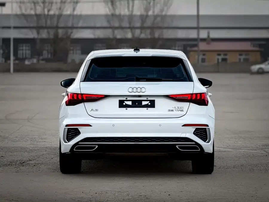 Audi A3 2023 Sportback 35 TFSI stylish and sporty 2023 — миниатюра 2