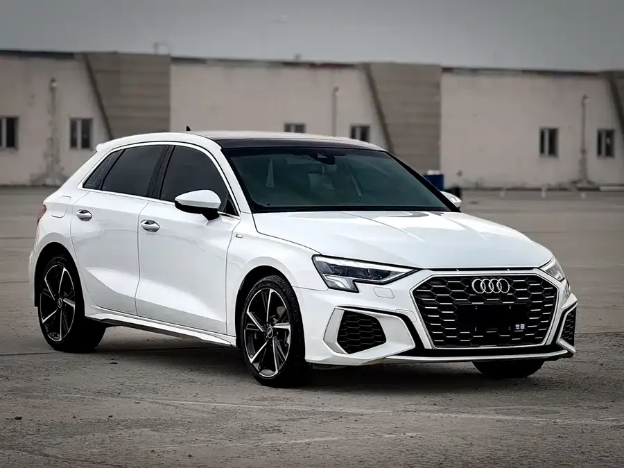 Audi A3 2023 Sportback 35 TFSI stylish and sporty 2023 — миниатюра 3