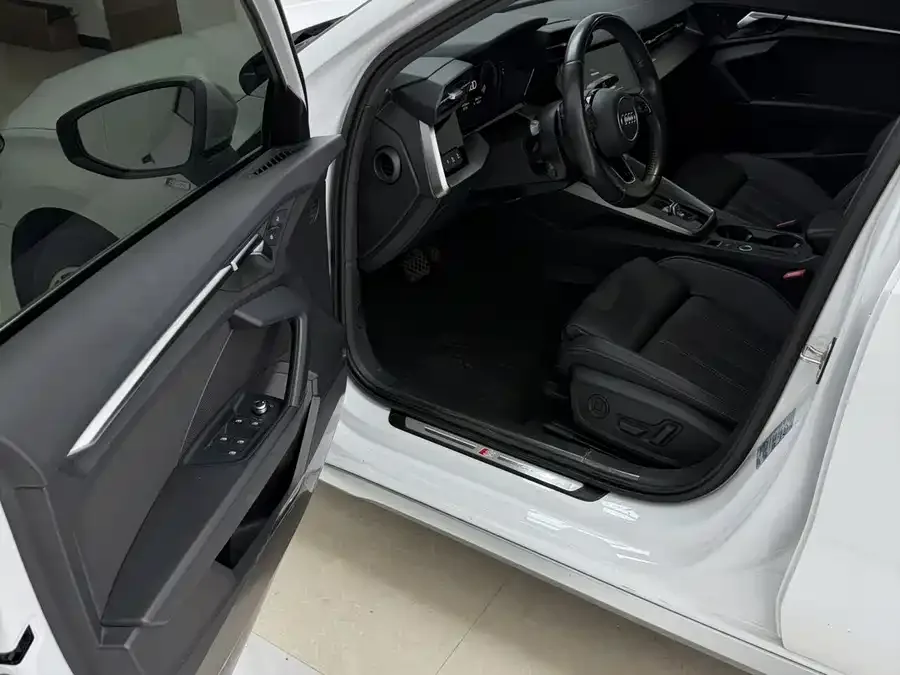 Audi A3 2021 A3L Limousine 35 TFSI aggressive and sporty 2022 — миниатюра 4