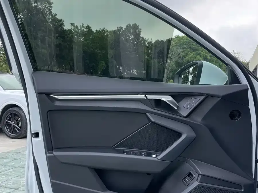 Audi A3 2021 Sportback 35 TFSI Enterprising and Elegant Model 2023 — миниатюра 4