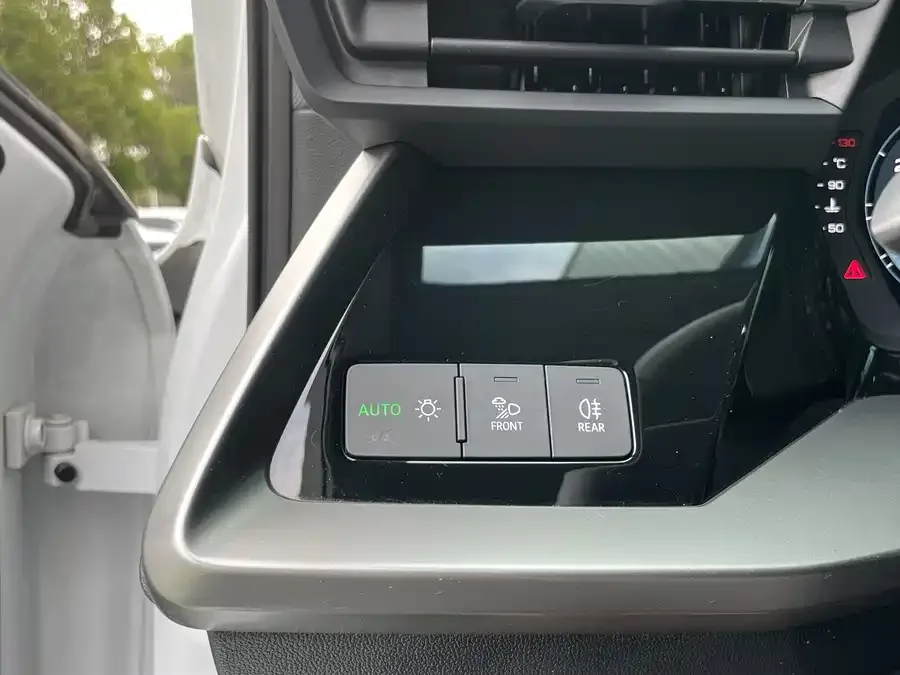 Audi A3 2021 Sportback 35 TFSI Enterprising and Elegant Model 2023 — миниатюра 5