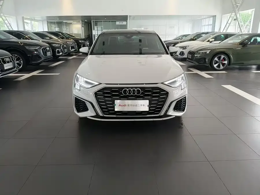 Audi A3 2023 A3L Limousine 35 TFSI Fashion Sports 2024 — миниатюра 3