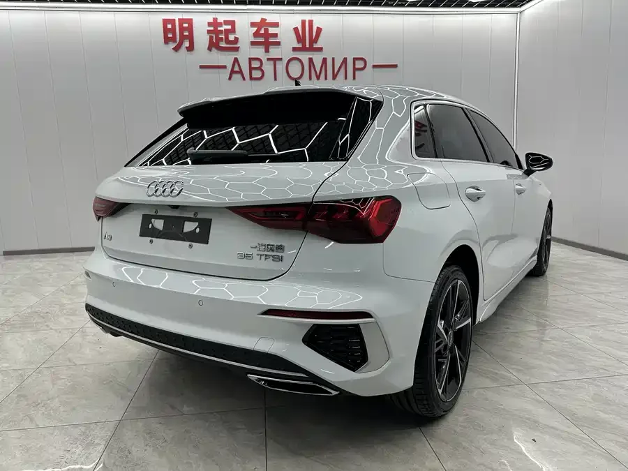 Audi A3 2022 Sportback 35 TFSI stylish and sporty 2022 — миниатюра 4