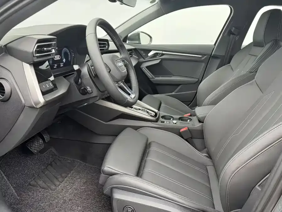 Audi A3 2026 A3L Limousine 35TFSI Flying Spur Enjoyment Edition 2026 — миниатюра 2