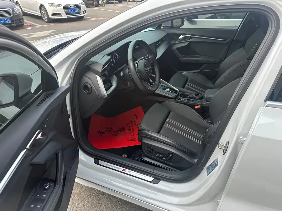 Audi A3 2022 Sportback 35 TFSI stylish and sporty 2023 — миниатюра 4