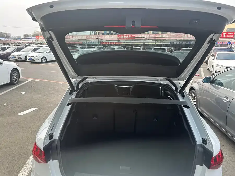 Audi A3 2022 Sportback 35 TFSI stylish and sporty 2023 — миниатюра 5