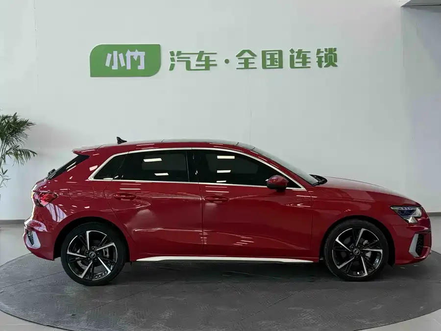 Audi A3 2022 Sportback 35 TFSI stylish and sporty 2022 — миниатюра 4