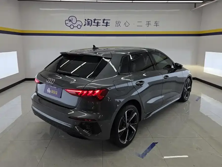 Audi A3 2022 Sportback 35 TFSI stylish and sporty 2022 — миниатюра 3