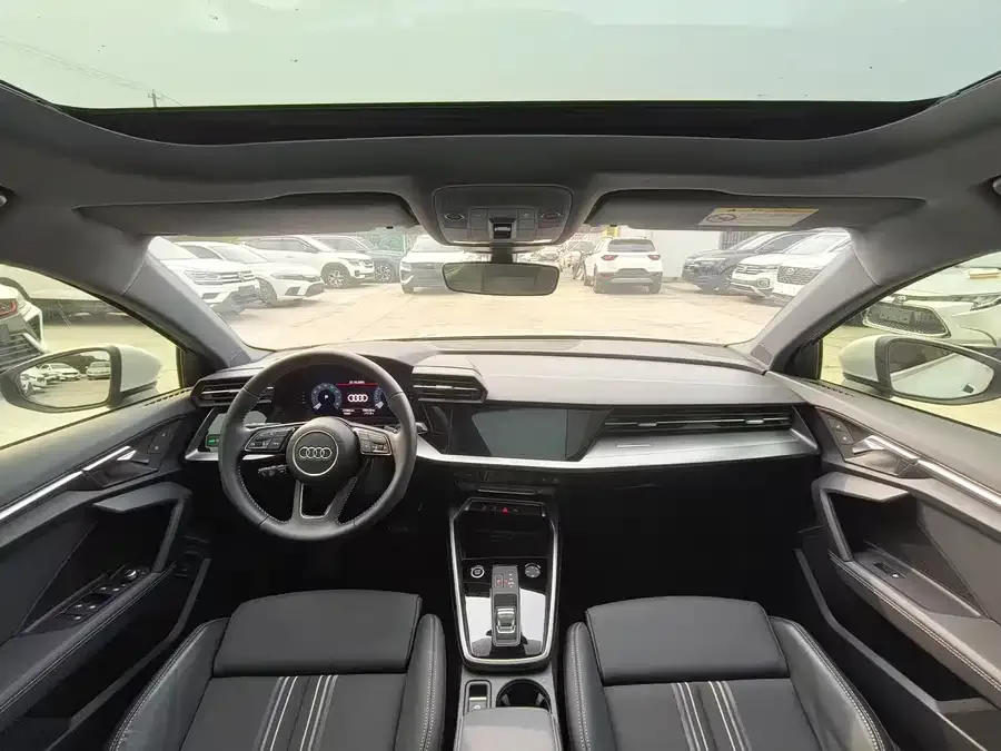 Audi A3 2022 Sportback 35 TFSI stylish and sporty 2022 — миниатюра 2