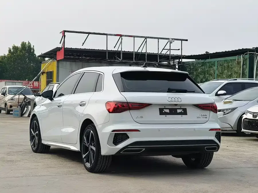 Audi A3 2022 Sportback 35 TFSI stylish and sporty 2022 — миниатюра 4