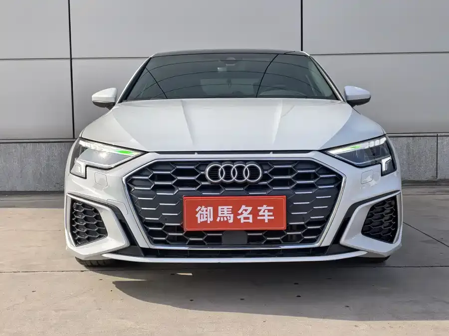 Audi A3 2022 Sportback 35 TFSI stylish and sporty 2022 — миниатюра 3