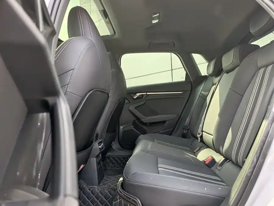 Audi A3 2022 Sportback 35 TFSI stylish and sporty 2022 — миниатюра 4