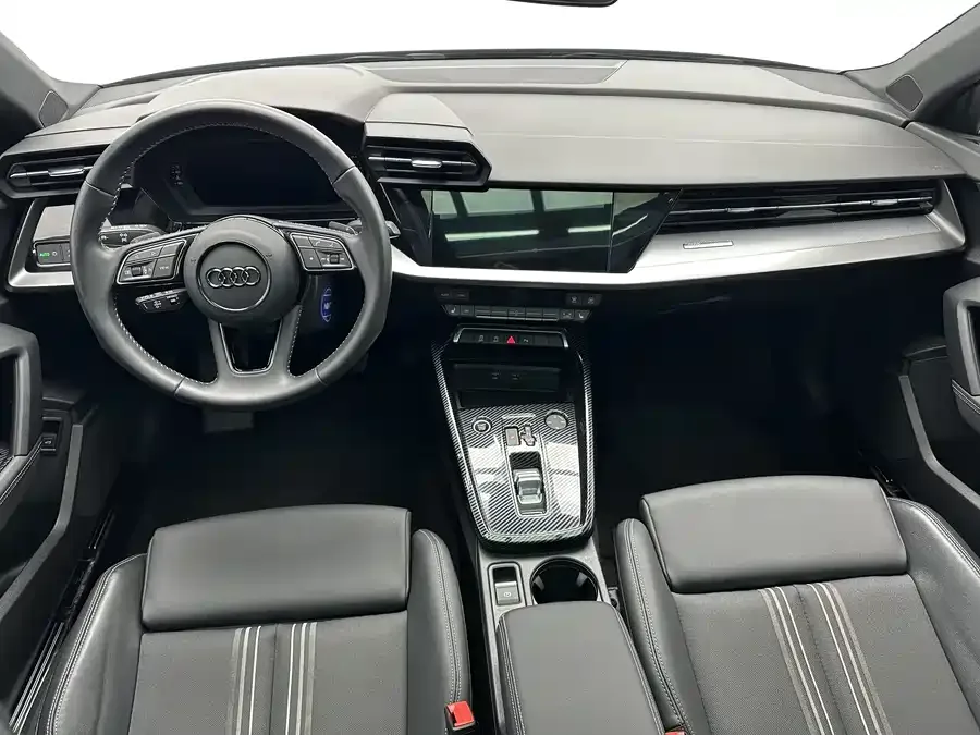 Audi A3 2022 Sportback 35 TFSI stylish and sporty 2022 — миниатюра 4