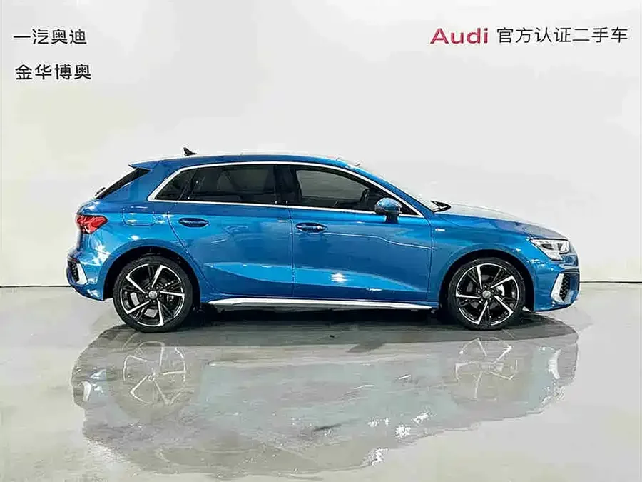 Audi A3 2022 Sportback 35 TFSI stylish and sporty 2022 — миниатюра 3