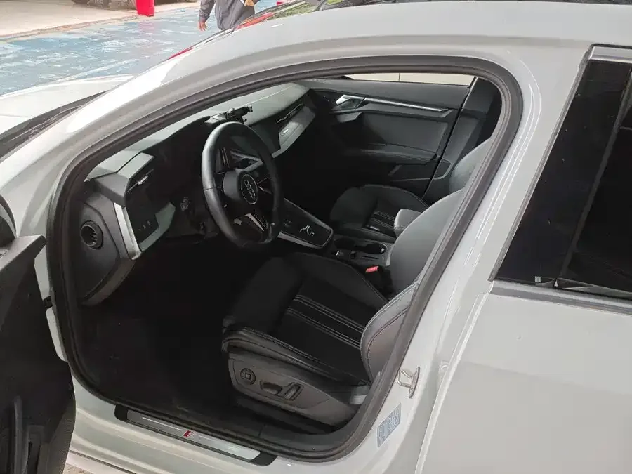Audi A3 2022 Sportback 35 TFSI stylish and sporty 2022 — миниатюра 2