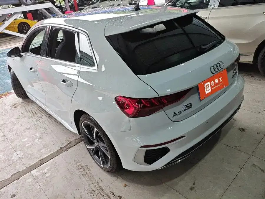 Audi A3 2022 Sportback 35 TFSI stylish and sporty 2022 — миниатюра 3