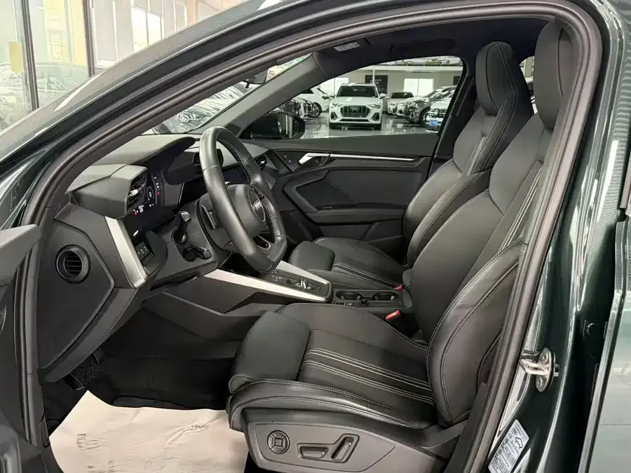 Audi A3 2022 Sportback 35 TFSI stylish and sporty 2022 — миниатюра 2