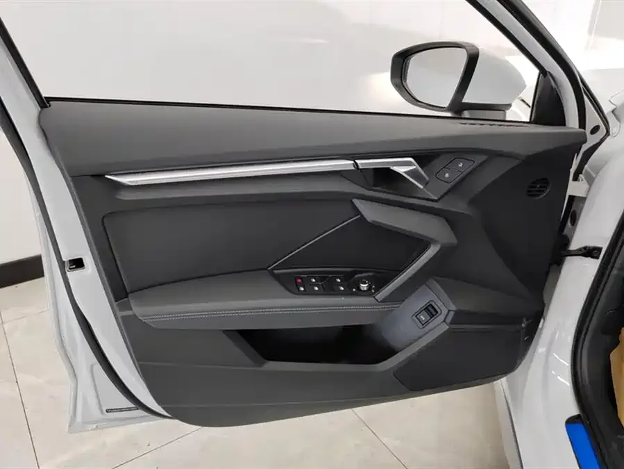 Audi A3 2024 Sportback 35 TFSI stylish and sporty 2024 — миниатюра 4
