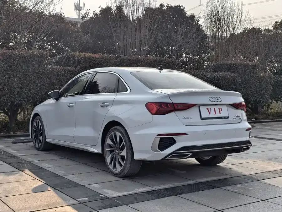 Audi A3 2024 A3L Limousine 35 TFSI Fashion Sports 2024 — миниатюра 4