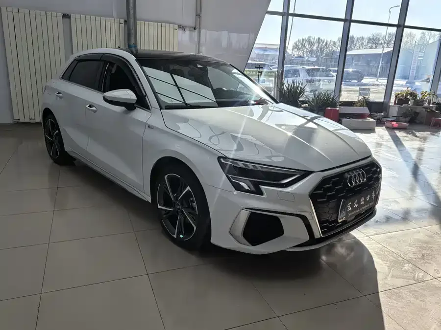 Audi A3 2022 Sportback 35 TFSI stylish and sporty 2022 — миниатюра 3