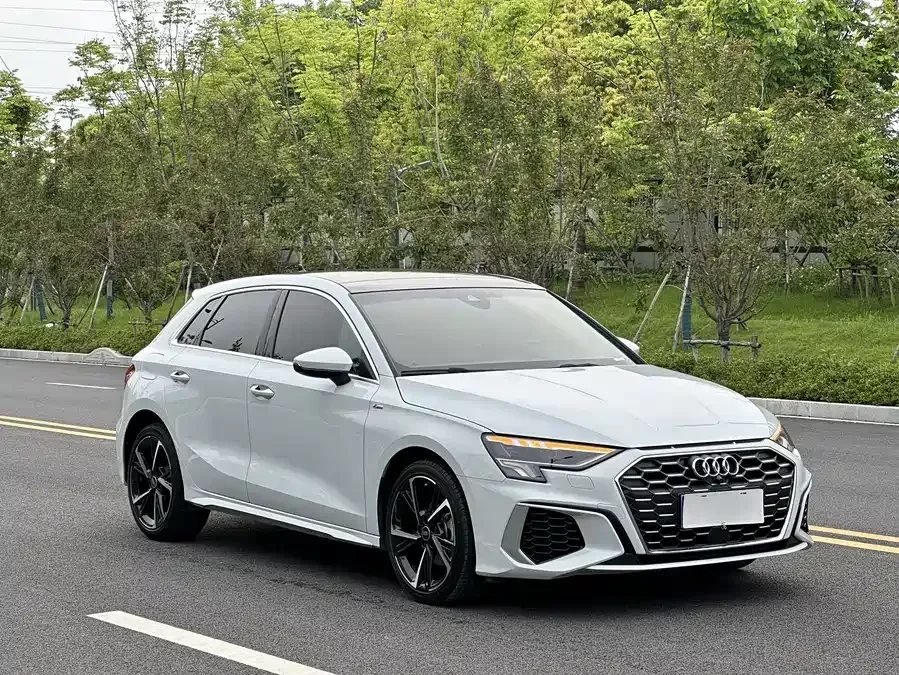 Audi A3 2022 Sportback 35 TFSI stylish and sporty 2022 — миниатюра 3