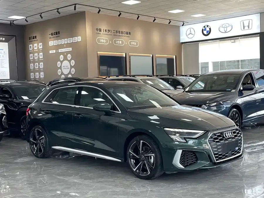 Audi A3 2022 Sportback 35 TFSI stylish and sporty 2022 — миниатюра 3
