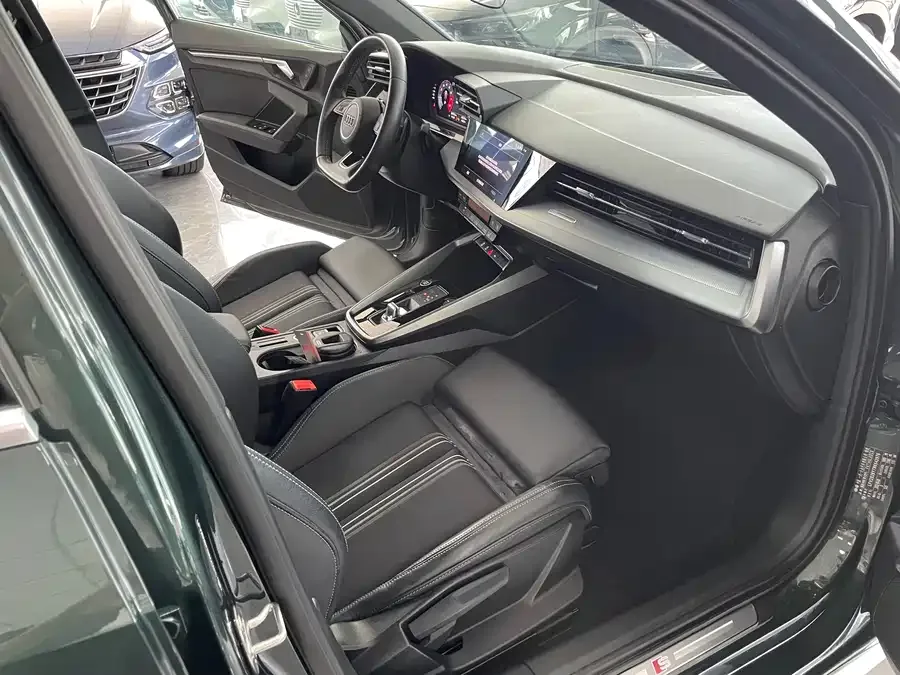 Audi A3 2022 Sportback 35 TFSI stylish and sporty 2022 — миниатюра 4