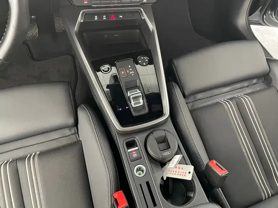 Audi A3 2022 Sportback 35 TFSI stylish and sporty 2022 — миниатюра 5