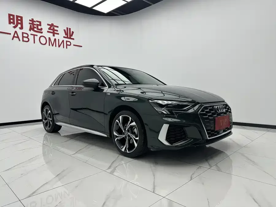 Audi A3 2022 Sportback 35 TFSI Luxury Sports Edition 2022 — миниатюра 3