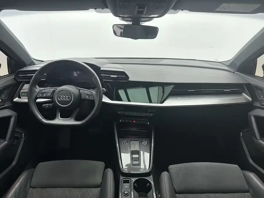 Audi A3 2022 Sportback 35 TFSI Luxury Sports Edition 2022 — миниатюра 4