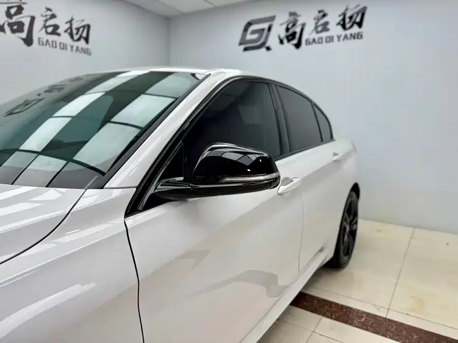 BMW 1 series BMW 1 Series 2023 125i M Sport Night Edition 2023 — миниатюра 2