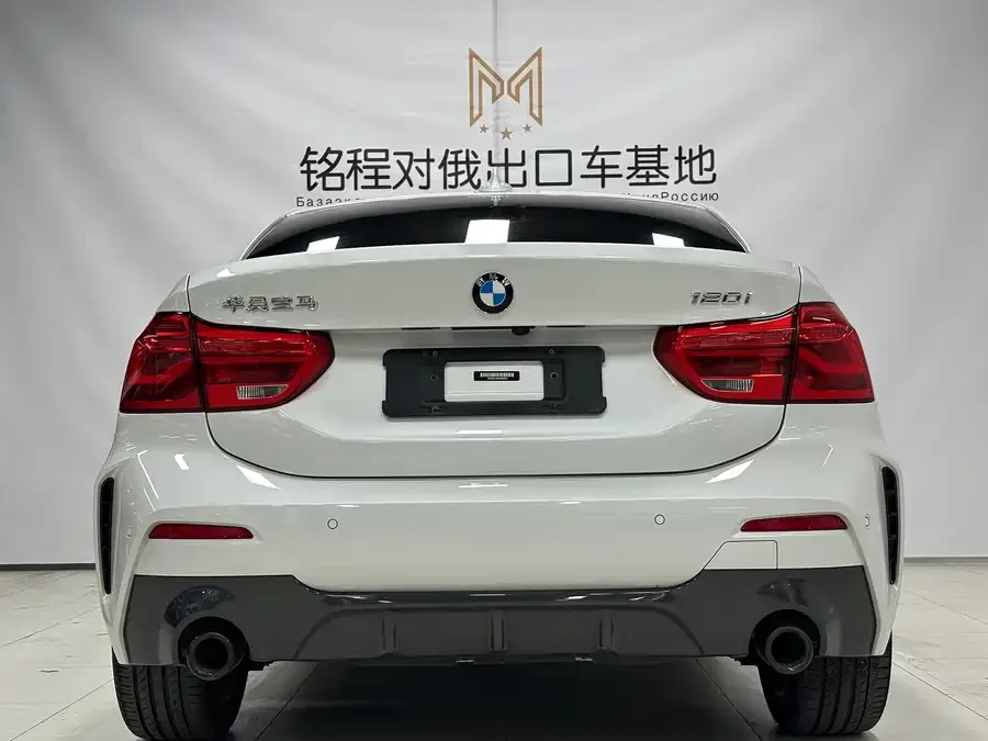 BMW 1 series BMW 1 Series 2021 120i M Sport Night Edition 2022 — миниатюра 2