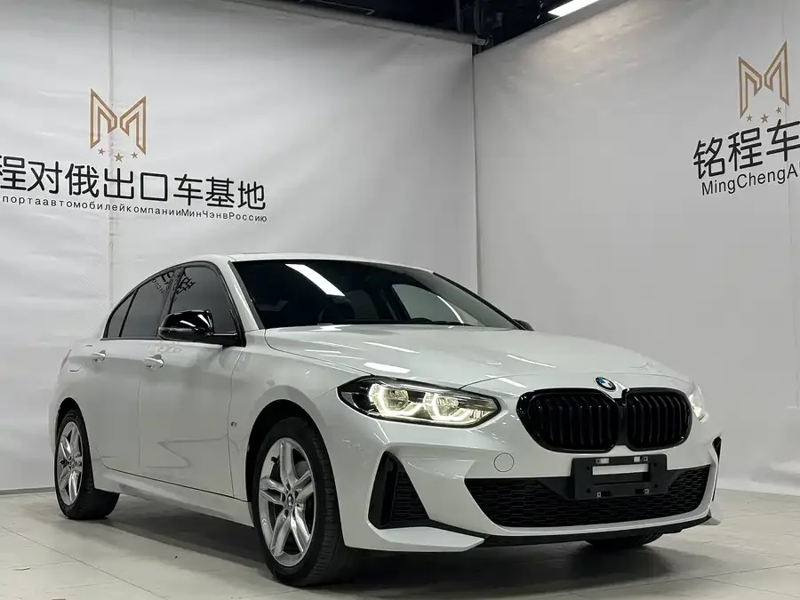 BMW 1 series BMW 1 Series 2021 120i M Sport Night Edition 2022 — миниатюра 3