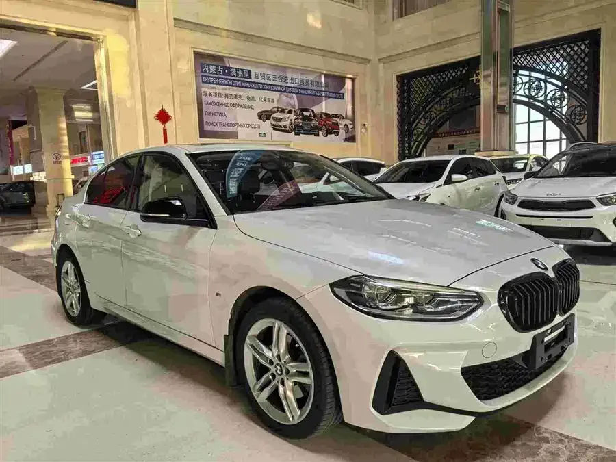 BMW 1 series BMW 1 Series 2022 120i M Sport Night Edition 2022 — миниатюра 3
