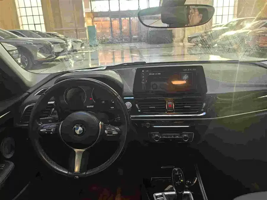BMW 1 series BMW 1 Series 2022 120i M Sport Night Edition 2022 — миниатюра 4