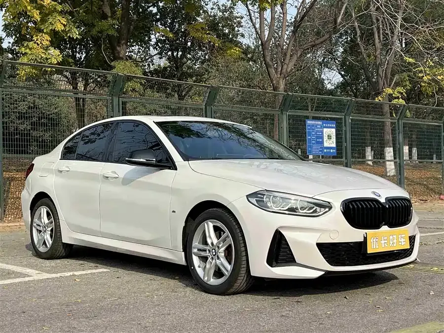 BMW 1 series BMW 1 Series 2023 120i M Sport Night Edition 2023 — миниатюра 3