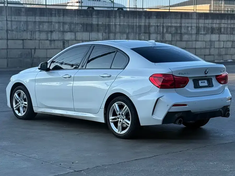 BMW 1 series BMW 1 Series 2022 120i M Sport Night Edition 2022 — миниатюра 2