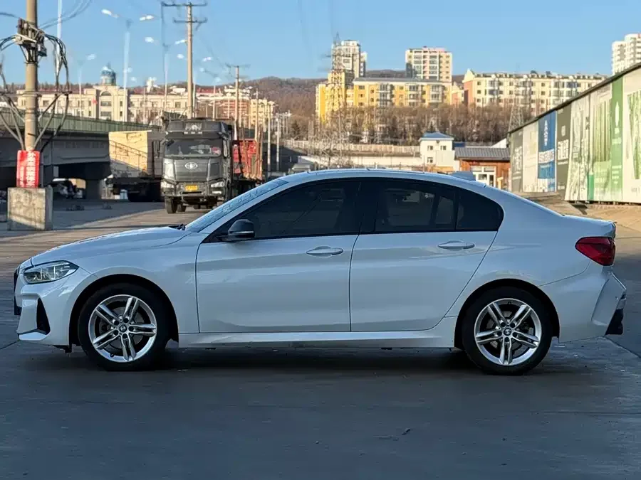 BMW 1 series BMW 1 Series 2022 120i M Sport Night Edition 2022 — миниатюра 3