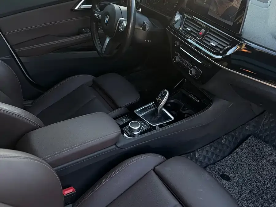 BMW 1 series BMW 1 Series 2022 120i M Sport Night Edition 2022 — миниатюра 5