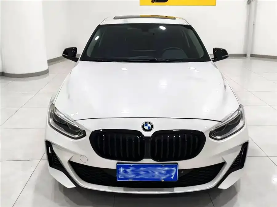 BMW 1 series BMW 1 Series 2022 120i M Sport Night Edition 2022 — миниатюра 2