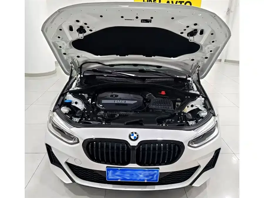 BMW 1 series BMW 1 Series 2022 120i M Sport Night Edition 2022 — миниатюра 4